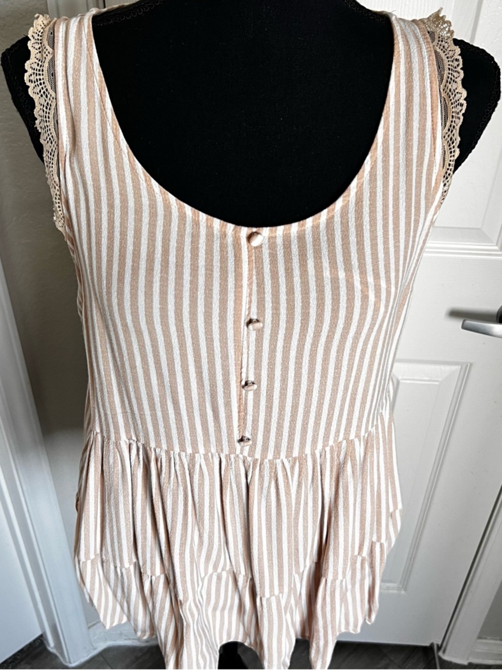 🌾 Lauren Conrad Tan & White Striped Babydoll Blouse w Lace Size Medium